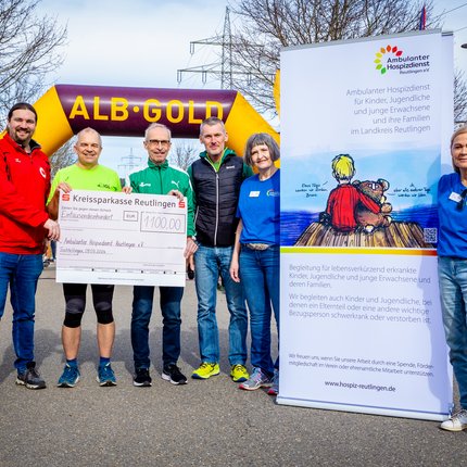 SPENDENÜBERGABE BEIM WINTERLAUF