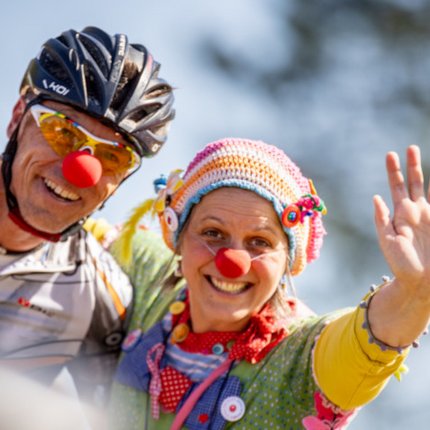 CLOWNS IM DIENST ERHALTEN SPENDENSCHECK