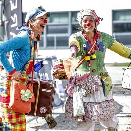 Spendenscheck für die Clowns