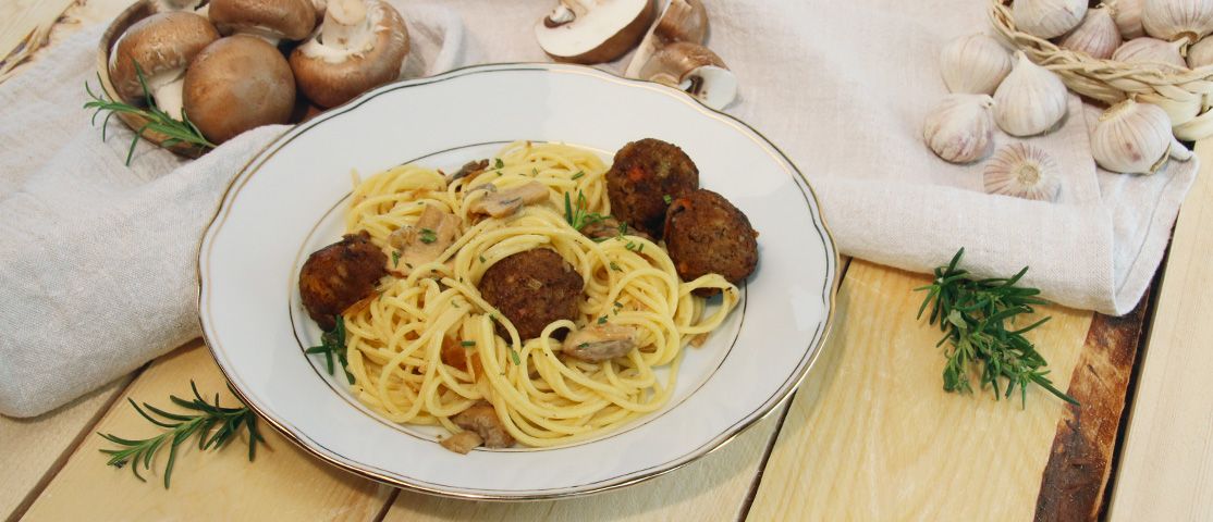 Spaghetti mit Wildbällchen in Pilzrahmsauce